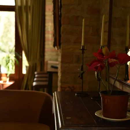 Mont Helmos فندق 3*