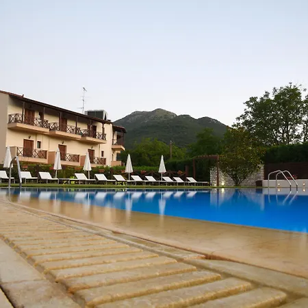 Mont Helmos Hotel