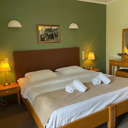 Mont Helmos Hotell 3*