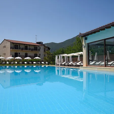 Mont Helmos Hotel 3*