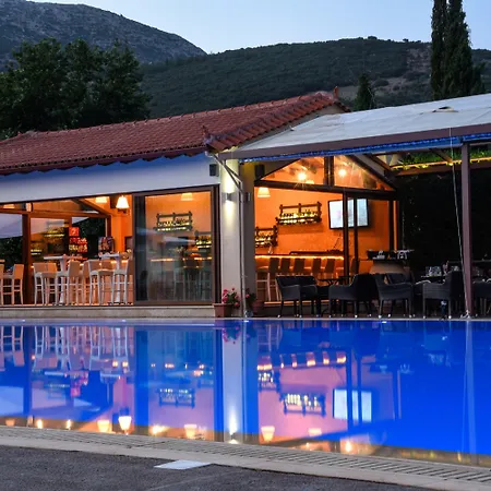 Mont Helmos ホテル