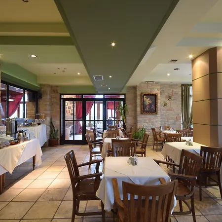 Hotel Mont Helmos 3*