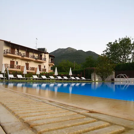 فندق Mont Helmos