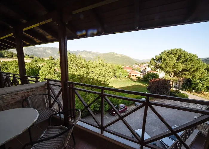 Mont Helmos Hotell 3*