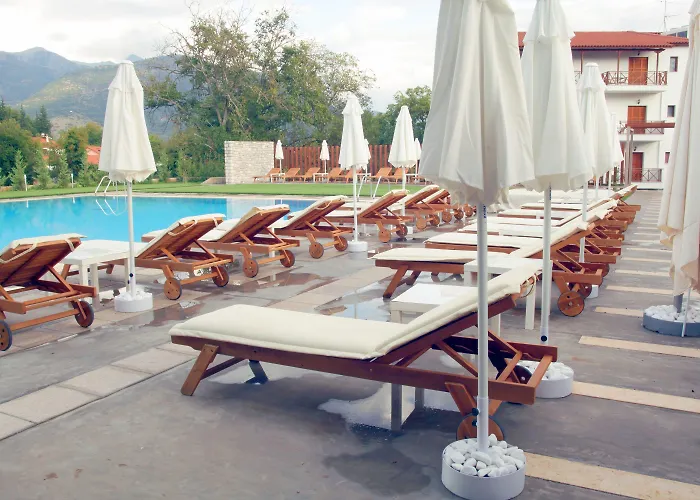 Mont Helmos Hotell 3*