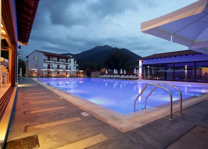 Mont Helmos Hotell