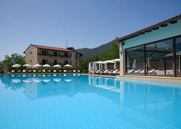 Mont Helmos Hotell 3*