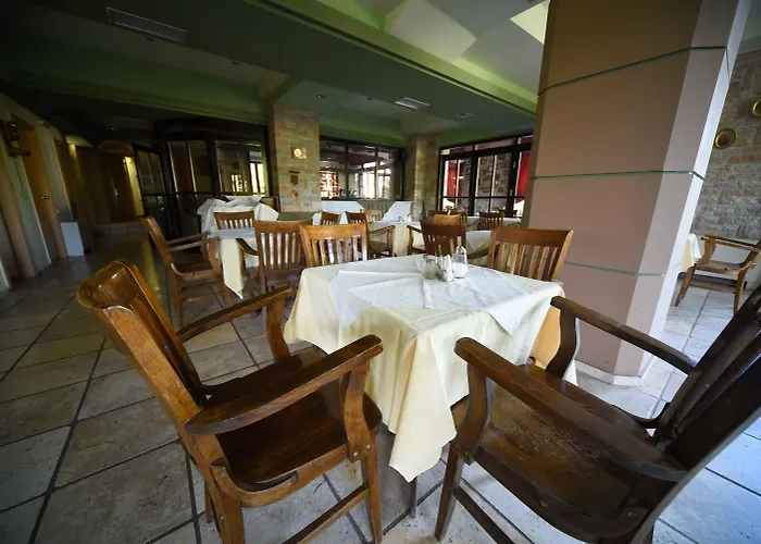 Mont Helmos Hotell 3*