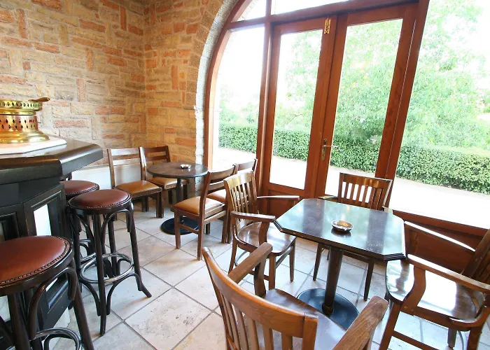 Mont Helmos Hotell